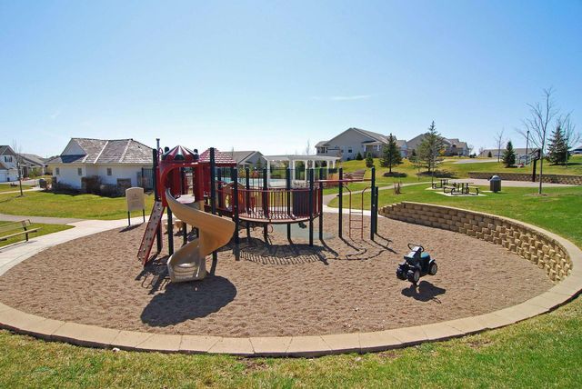 7645 Ridgeview Way, Chanhassen, MN 55317
