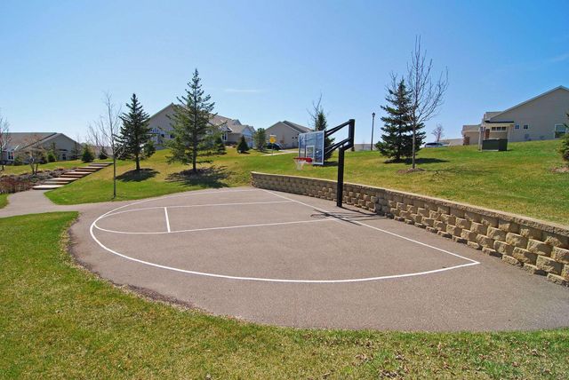 7645 Ridgeview Way, Chanhassen, MN 55317