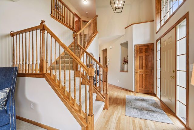 7645 Ridgeview Way, Chanhassen, MN 55317