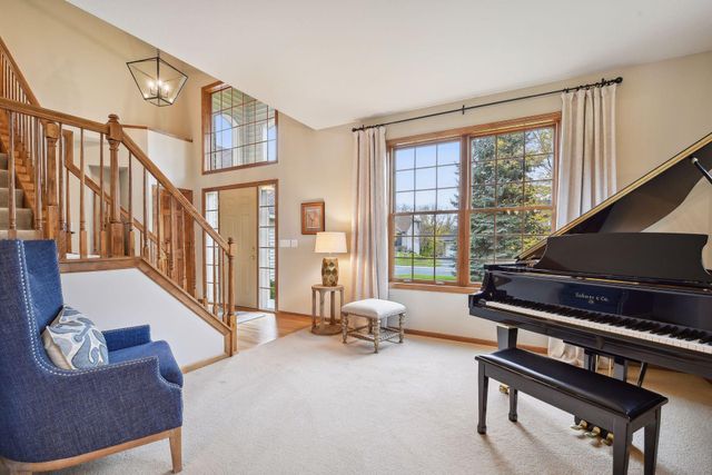 7645 Ridgeview Way, Chanhassen, MN 55317