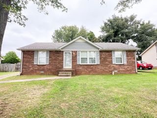 427 Newman Dr, Clarksville, TN 37042