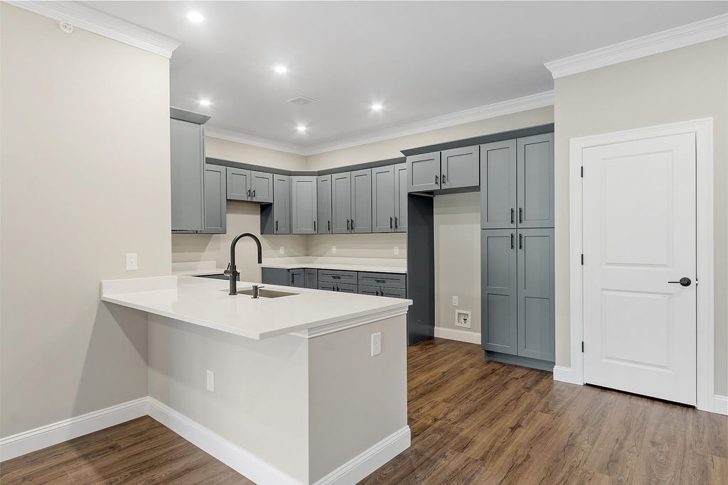 10100 S Willow Street # 307, Manchester, NH 03103