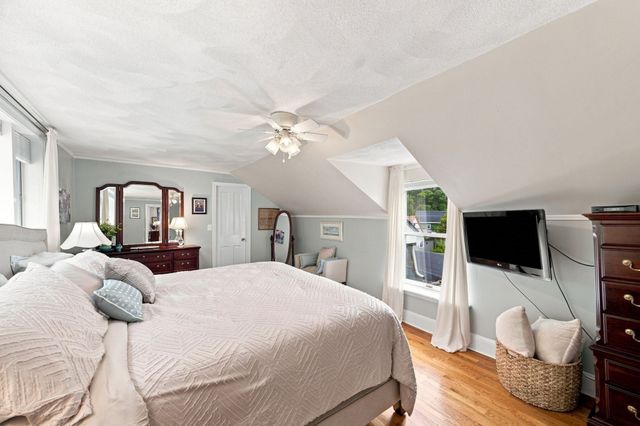 78 Oak St, Wakefield, MA 01880