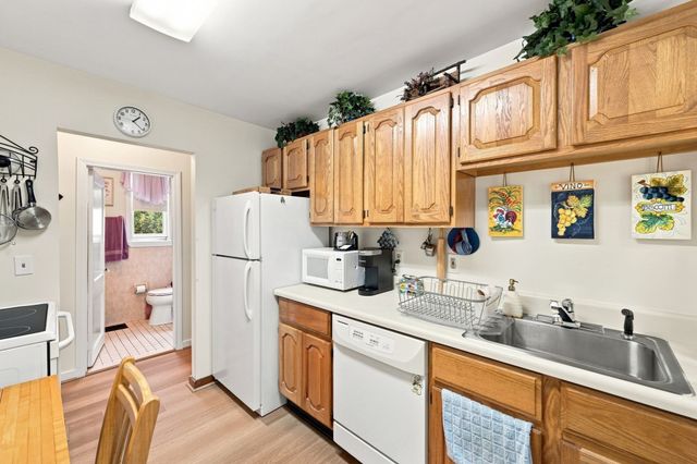 78 Oak St, Wakefield, MA 01880