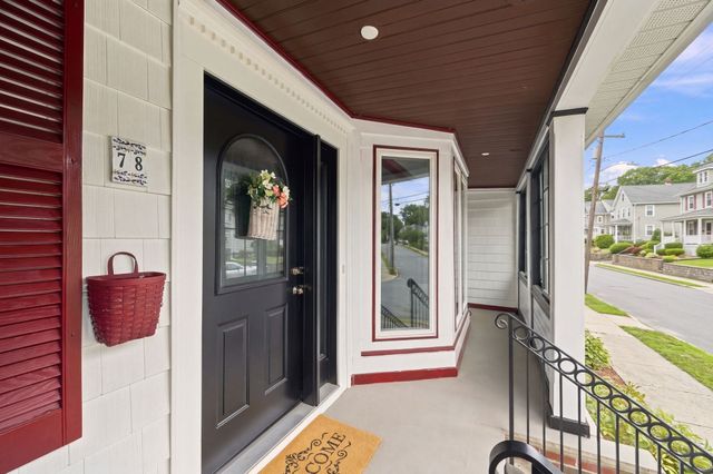 78 Oak St, Wakefield, MA 01880