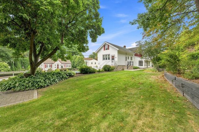 78 Oak St, Wakefield, MA 01880