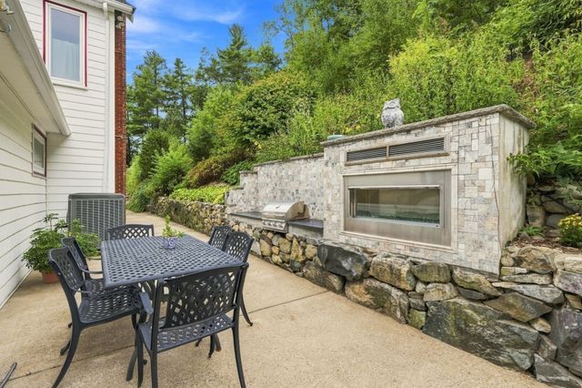 78 Oak St, Wakefield, MA 01880