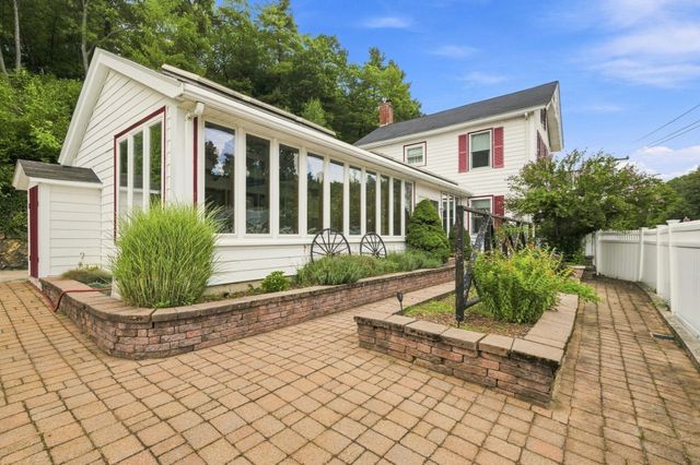 78 Oak St, Wakefield, MA 01880