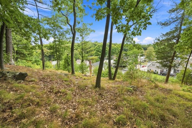 78 Oak St, Wakefield, MA 01880