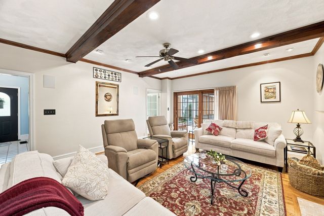 78 Oak St, Wakefield, MA 01880