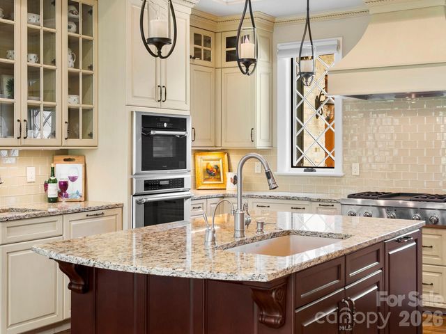 29 Stansbury Drive, Asheville, NC 28803