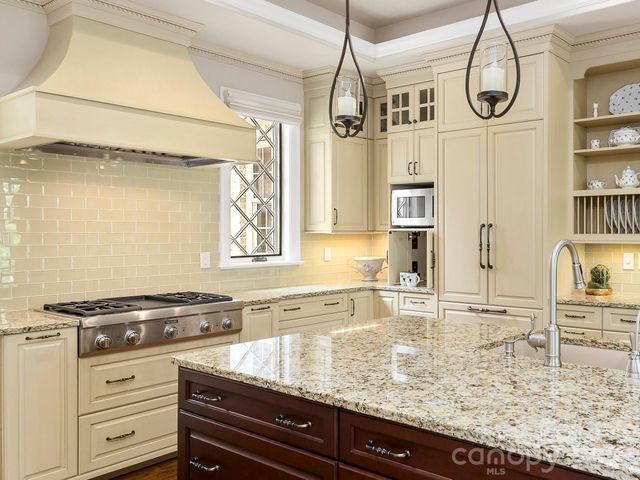 29 Stansbury Drive, Asheville, NC 28803