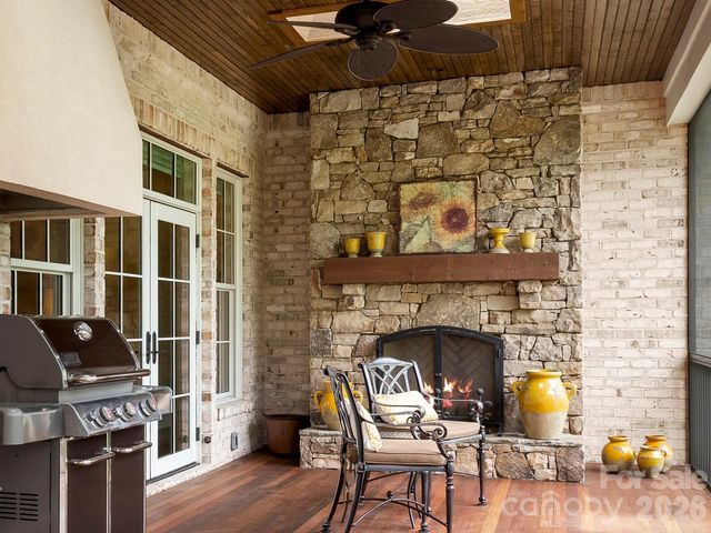29 Stansbury Drive, Asheville, NC 28803