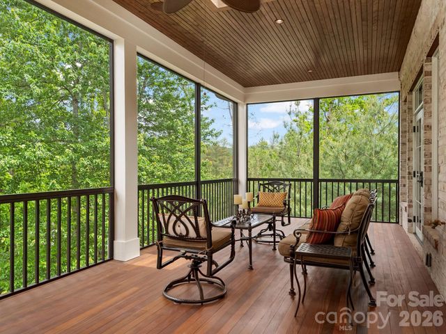 29 Stansbury Drive, Asheville, NC 28803