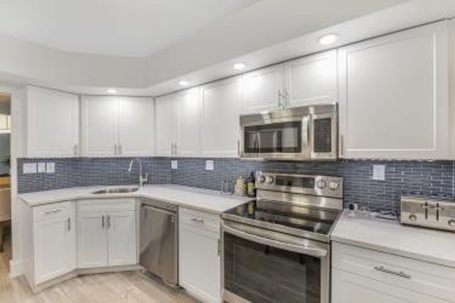 3575 Broken Woods Drive 302, Coral Springs, FL 33065