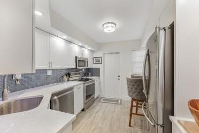 3575 Broken Woods Drive 302, Coral Springs, FL 33065