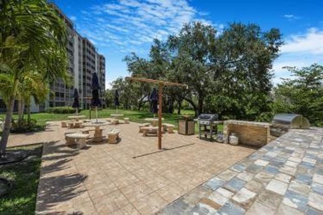 3575 Broken Woods Drive 302, Coral Springs, FL 33065