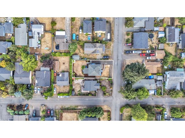 7347 Se LAMPHIER St, Milwaukie, OR 97222