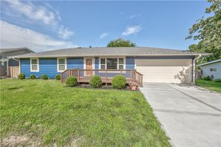 5226 Garner Lane, Merriam, KS 66203
