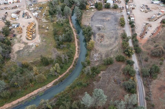 Nut Tree Lane, Anderson, CA 96007