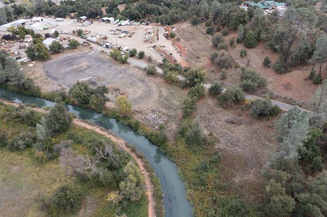 Nut Tree Lane, Anderson, CA 96007