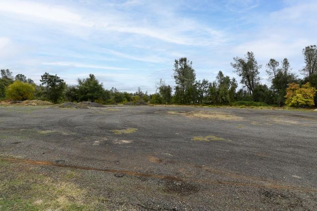 Nut Tree Lane, Anderson, CA 96007