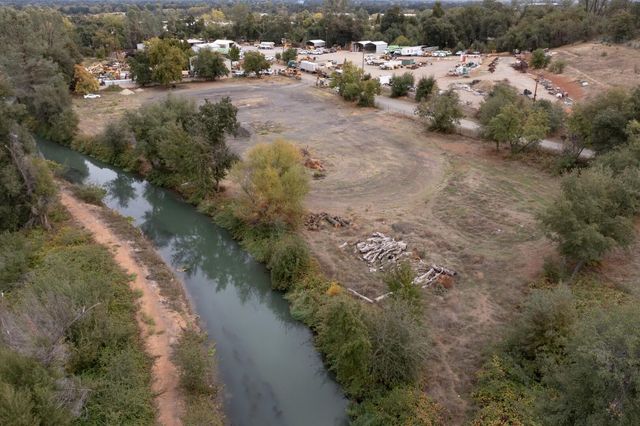 Nut Tree Lane, Anderson, CA 96007