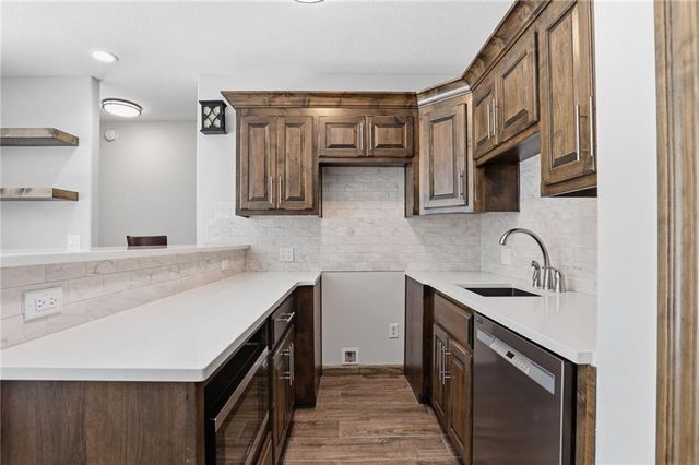 1709 SW 27th Street, Lee's Summit, MO 64082