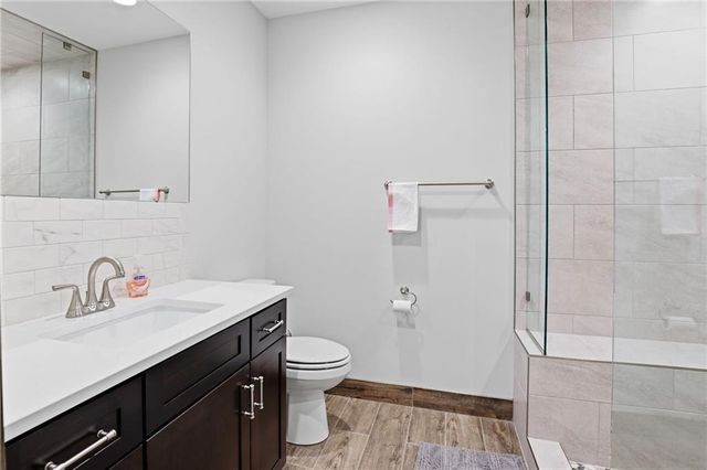 1709 SW 27th Street, Lee's Summit, MO 64082