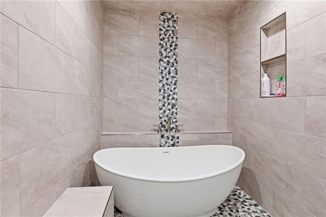 1709 SW 27th Street, Lee's Summit, MO 64082