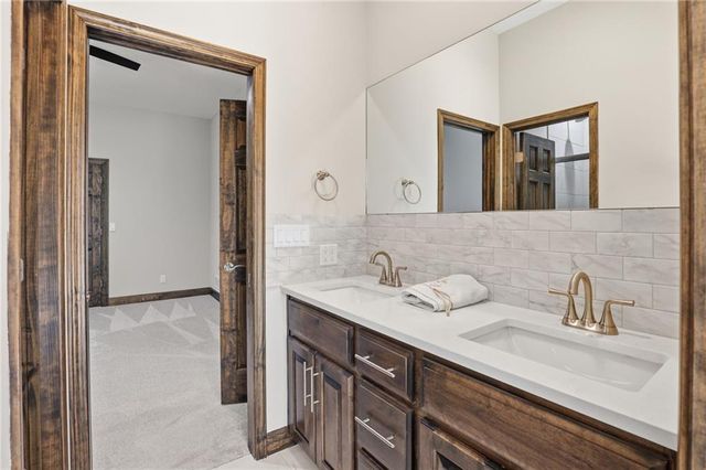 1709 SW 27th Street, Lee's Summit, MO 64082