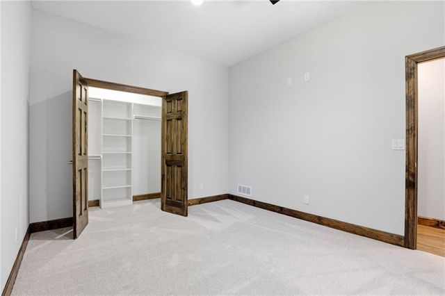 1709 SW 27th Street, Lee's Summit, MO 64082