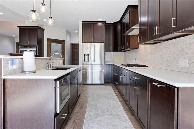 1709 SW 27th Street, Lee's Summit, MO 64082