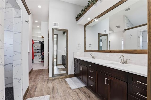 1709 SW 27th Street, Lee's Summit, MO 64082