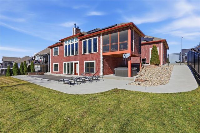 1709 SW 27th Street, Lee's Summit, MO 64082