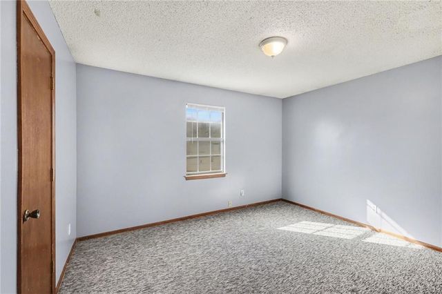 8630 Lane Avenue, Raytown, MO 64138
