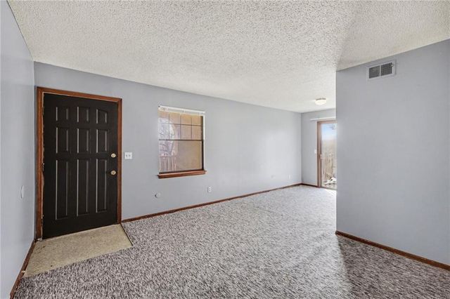 8630 Lane Avenue, Raytown, MO 64138