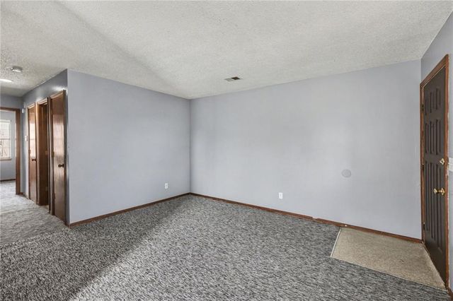 8630 Lane Avenue, Raytown, MO 64138