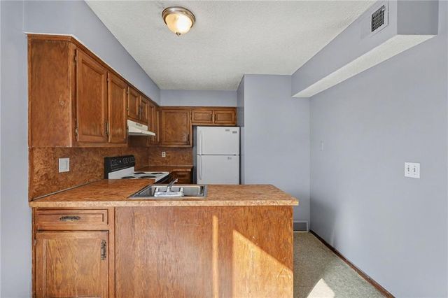 8630 Lane Avenue, Raytown, MO 64138