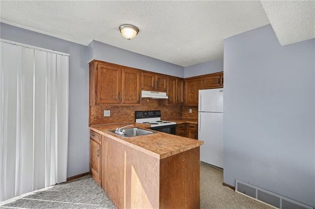 8630 Lane Avenue, Raytown, MO 64138