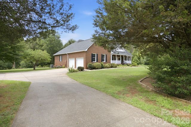 182 Robert Drive, Statesville, NC 28625