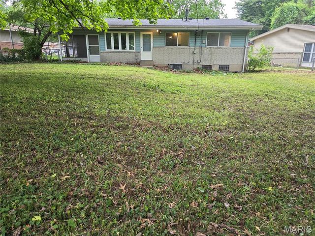 10822 Hallwood Drive, St Louis, MO 63136