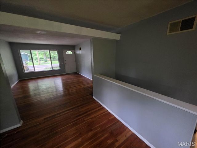 10822 Hallwood Drive, St Louis, MO 63136