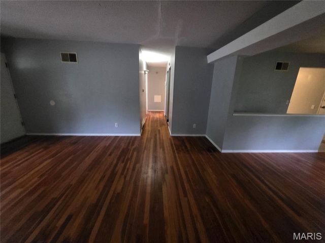 10822 Hallwood Drive, St Louis, MO 63136