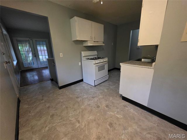 10822 Hallwood Drive, St Louis, MO 63136