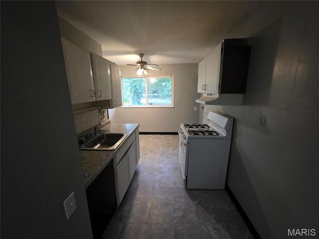10822 Hallwood Drive, St Louis, MO 63136