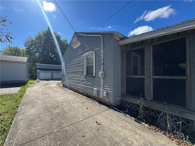 1331 Bradford Street NW, Warren, OH 44485