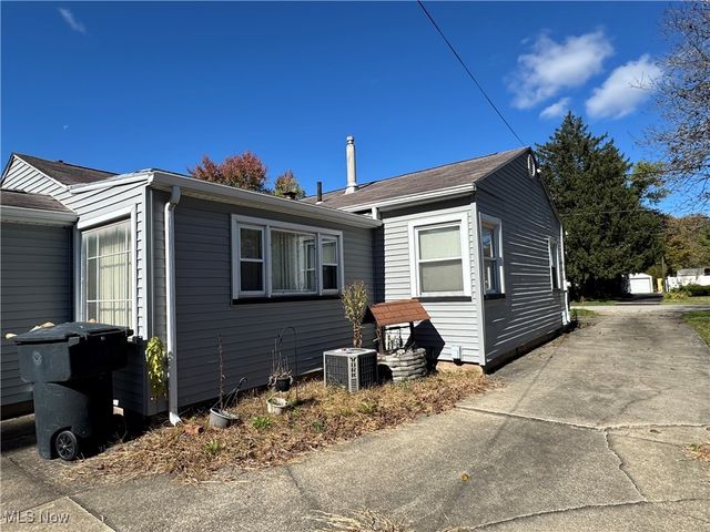 1331 Bradford Street NW, Warren, OH 44485