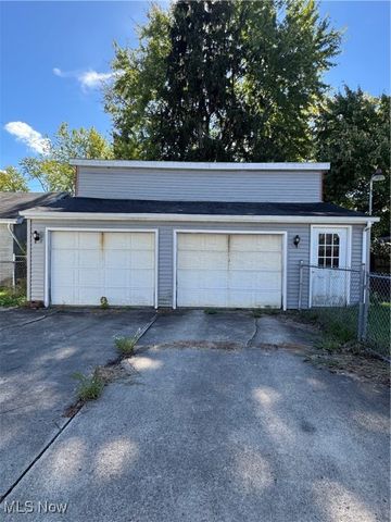 1331 Bradford Street NW, Warren, OH 44485