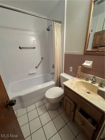 1331 Bradford Street NW, Warren, OH 44485